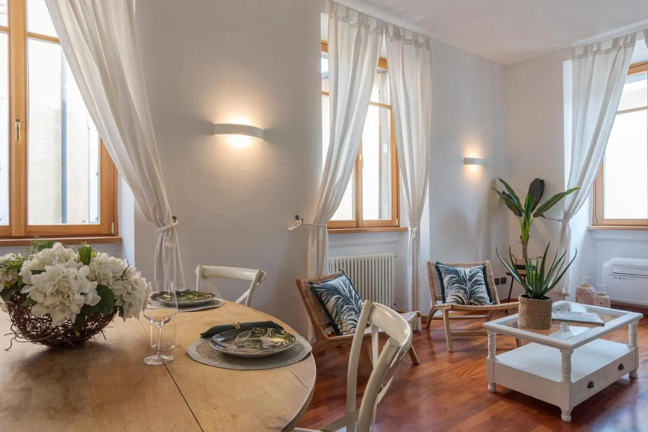 First & Urban Oasis - By Myhomeincomo 0*, Como Italien