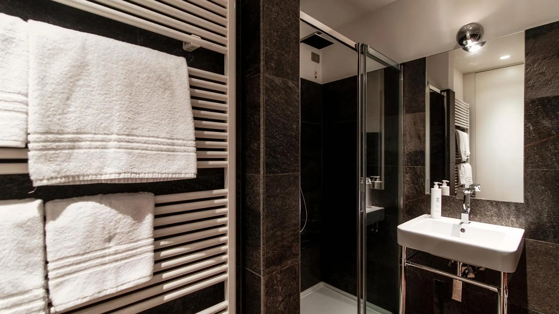 First & Urban Oasis - By Myhomeincomo Apartment