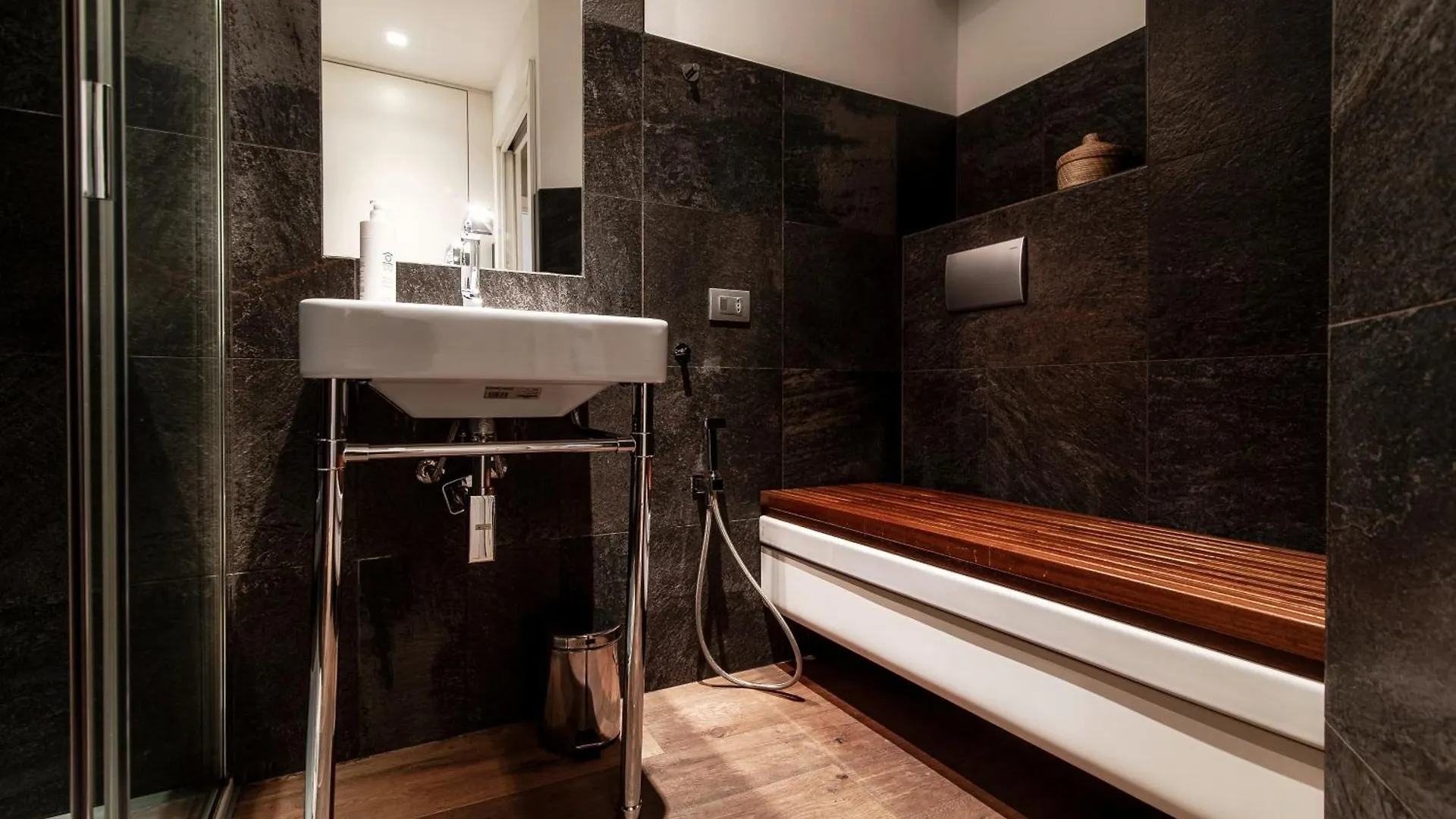 Apartment First & Urban Oasis - By Myhomeincomo
