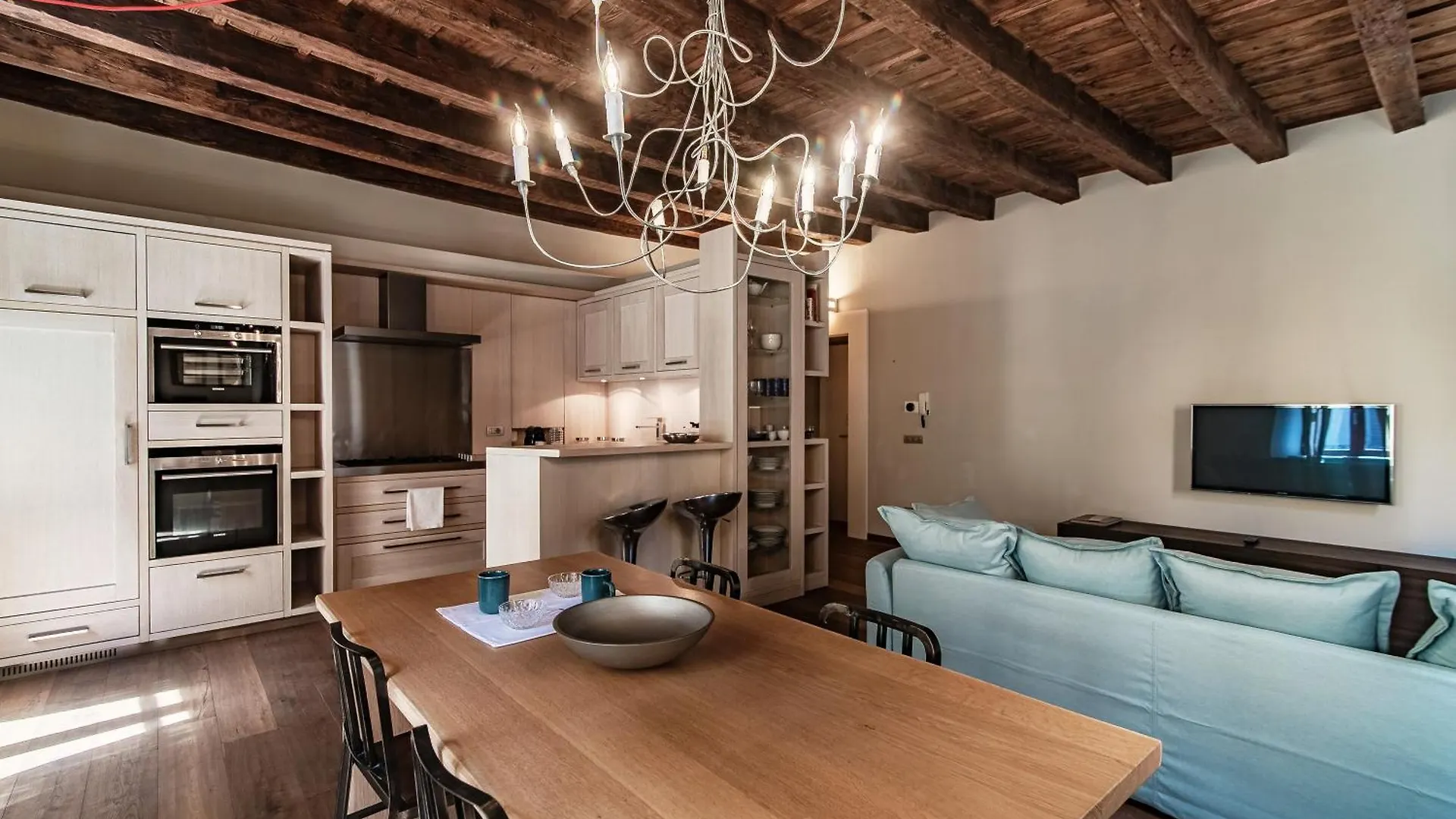 Apartment First & Urban Oasis - By Myhomeincomo